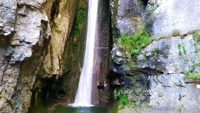 Parco delle cascate di Molina altalena