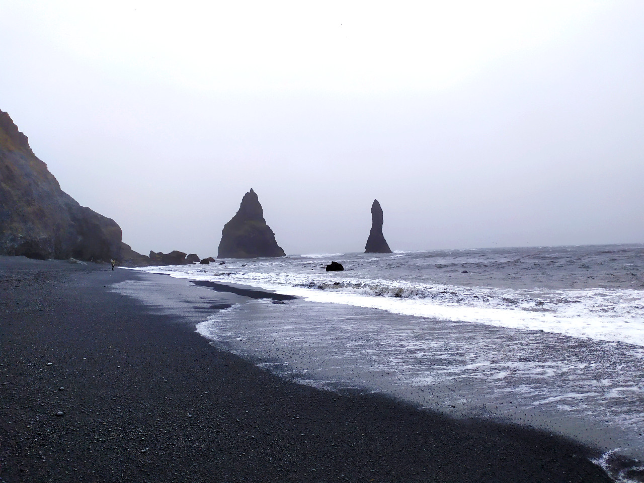 spiagga nera di Reynisfjara in Islanda